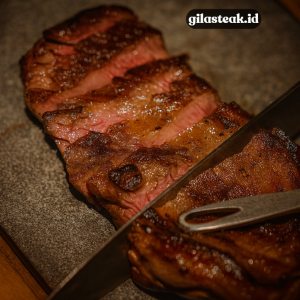 Read more about the article Gila! Steak Premium dengan Harga Kaki Lima, Rasa Bikin Ketagihan!